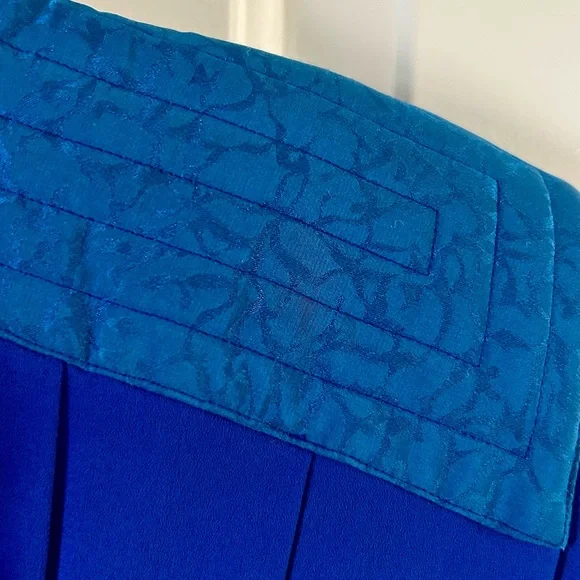 Vintage Beautiful Blue Pierre Cardin 100% silk dress - Picture 5 of 10